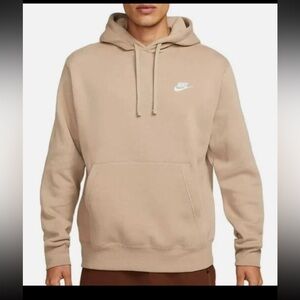 Nike Men’s Sportswear Club Fleece
Pullover Hoodie